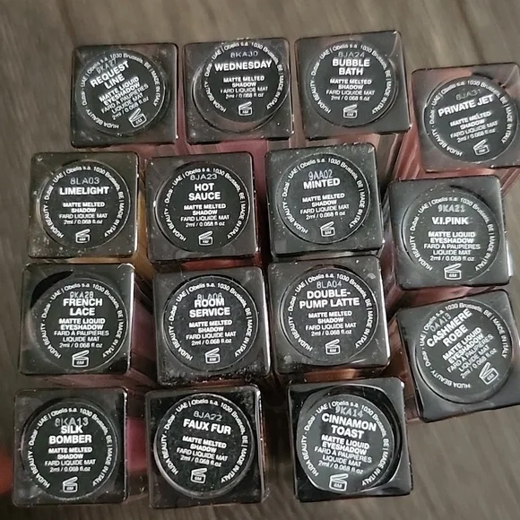 Huda Beauty Matte & Metal Collection - Picture 2 of 3